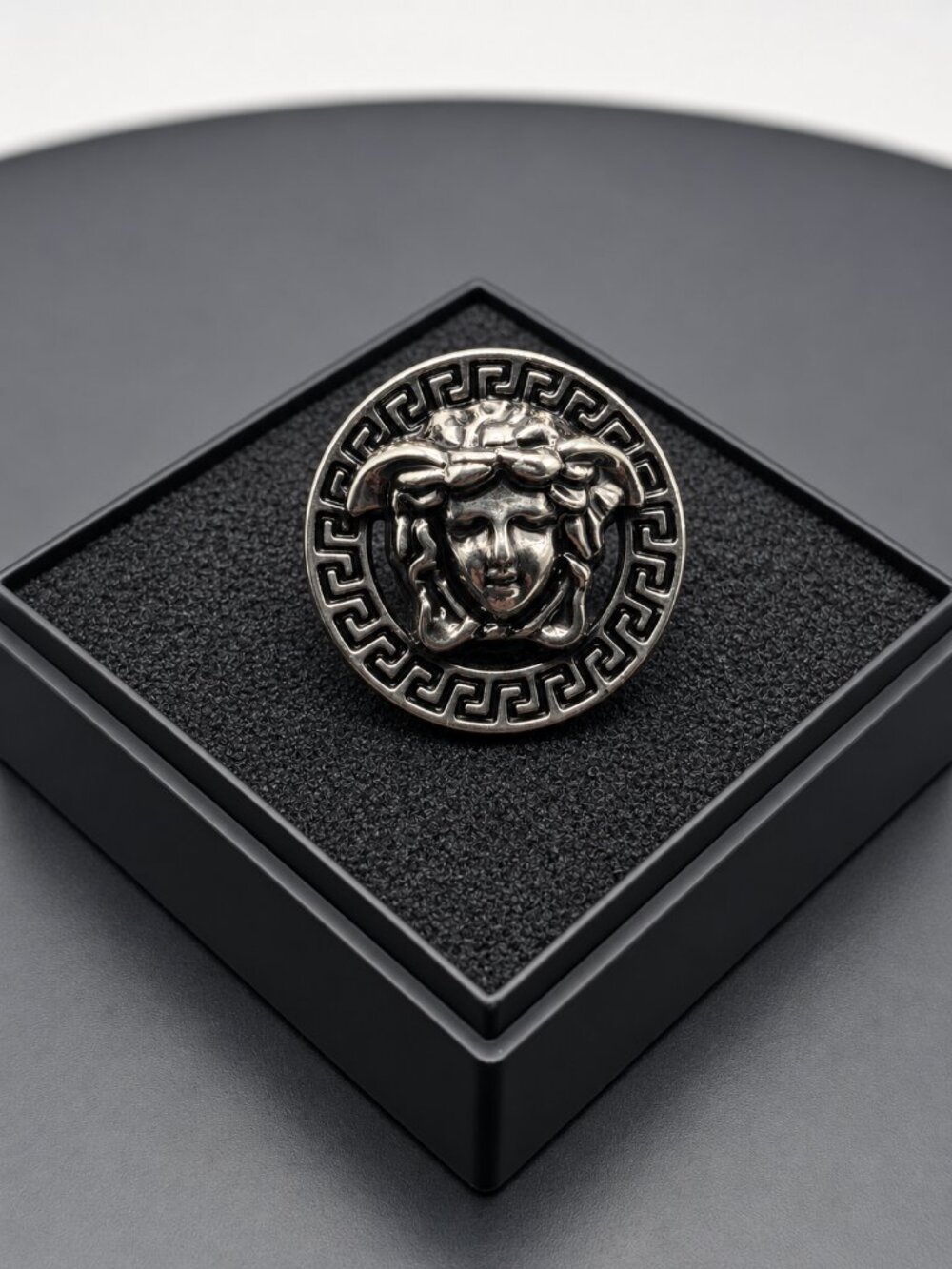 Small Versace Pin - Picture 4 of 7